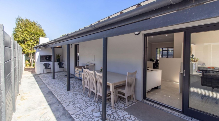 1 Bedroom Property for Sale in Sandbaai Western Cape